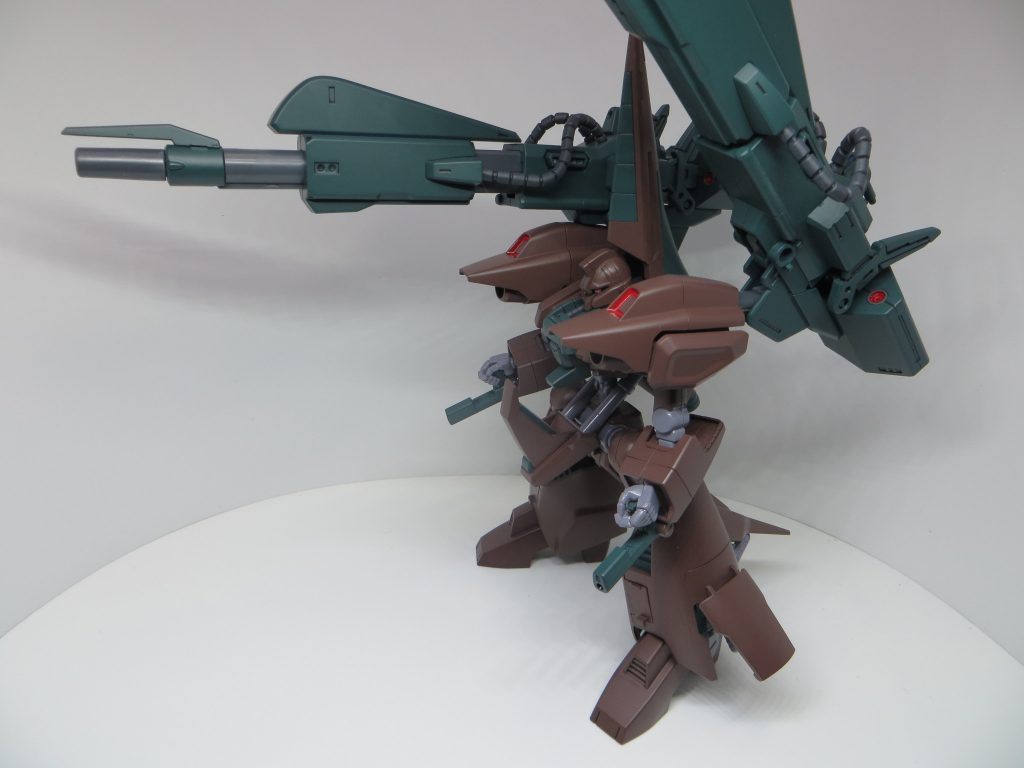 肩から上が本体かな？