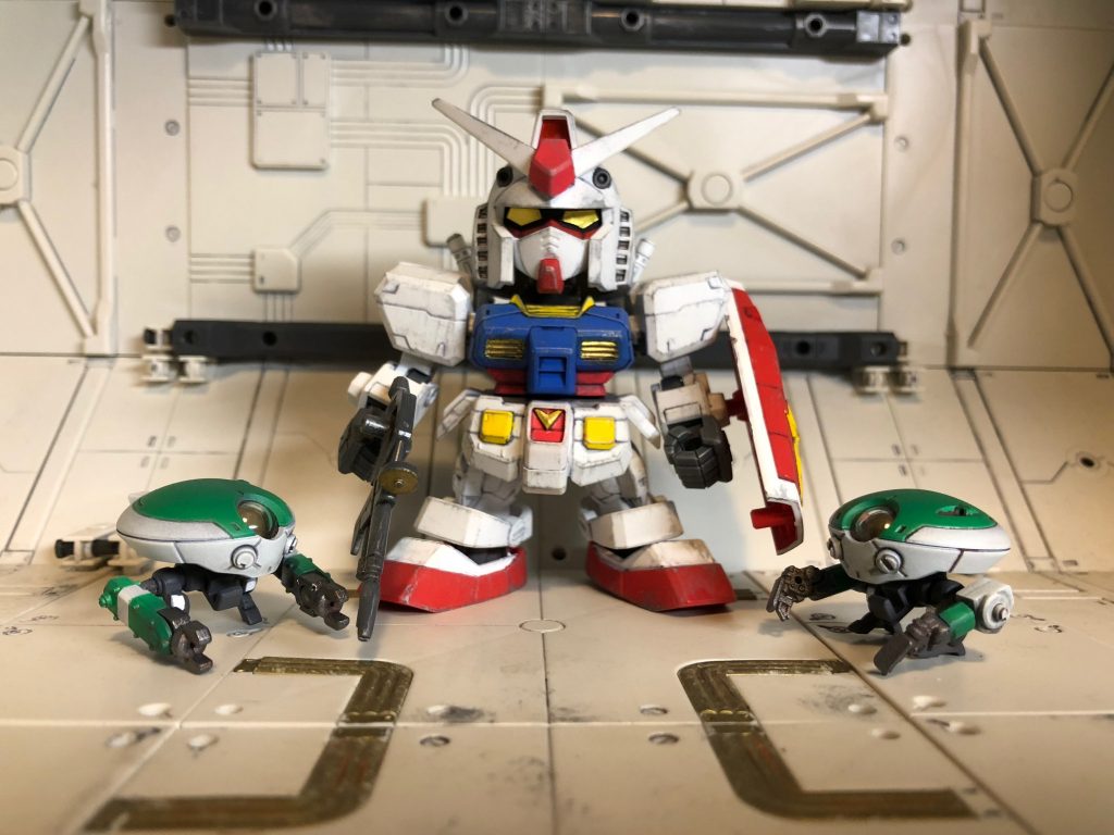 「ほぼほぼシンナーレスガンダム」いかがだったでしょうか。
お子達が安全に作れることをテーマにしたはずが、結局つや消しスプレーの威力には勝てなかったよ……。
シンナー不使用は達成できなかったものの、簡単で楽しいストレスフリーな仕上げ方として自分の中で定番化したのでした。大人はスプレー使えるからね。休日半日でできていいですよ～。

それでは、最後までお付き合いいただきありがとうございました！
さあ、次はSDコンだ！！