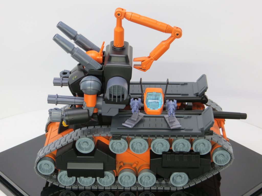 横から。バックパックのアームは可動します。