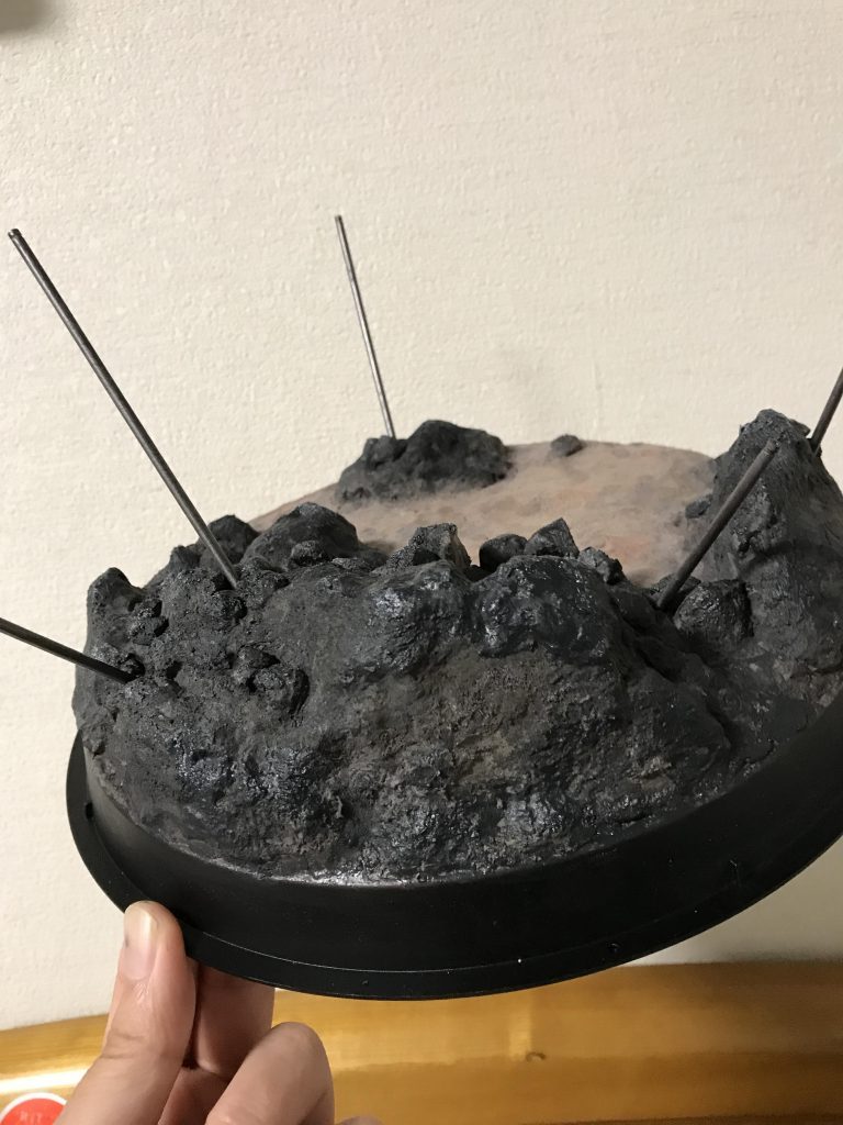 鉢皿、発泡、紙粘土で製作。