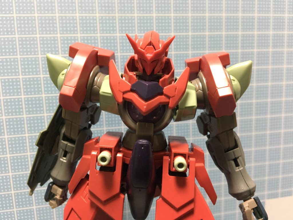 ジンクスⅣ自体はプレバンなんで、
オーガとストライカーからパーツを取っています。
頭はエクシアのヘルメットにダークマターのマスクです。