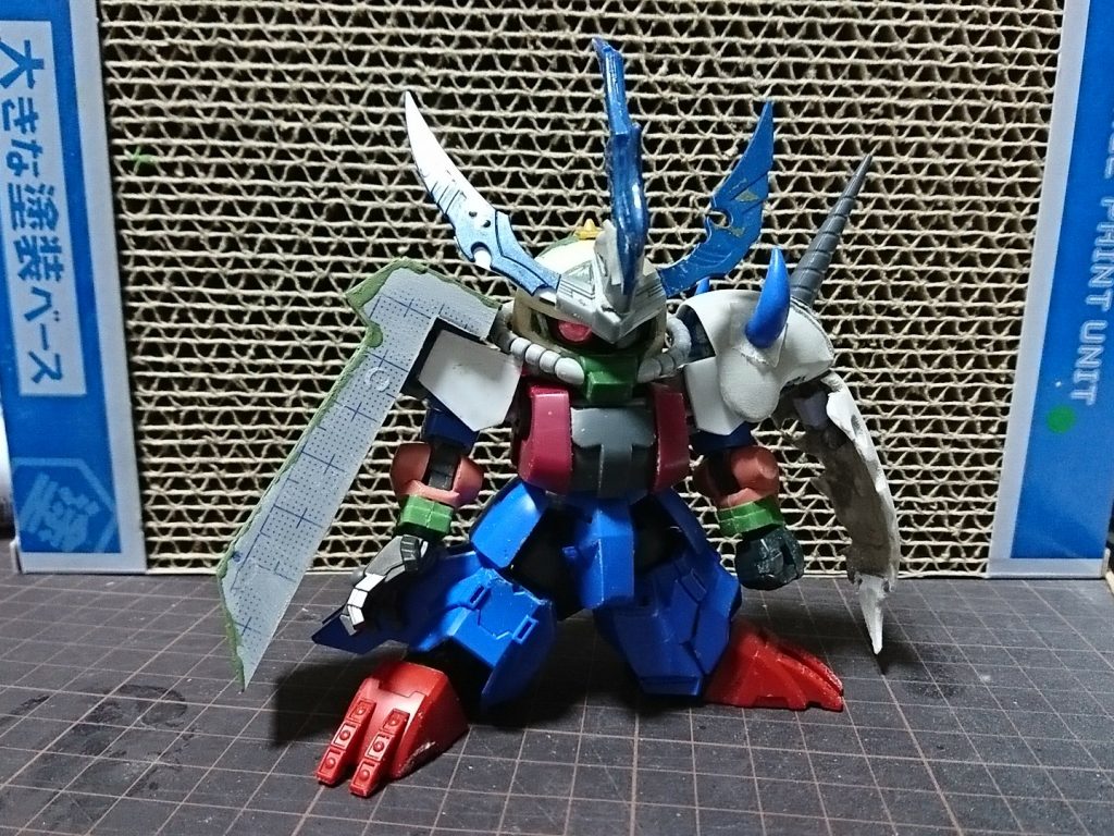 HGの関節を使用しつつ、
パーツを極限まで縮めて
LGBB体型になるように体のバランスを調整してます。