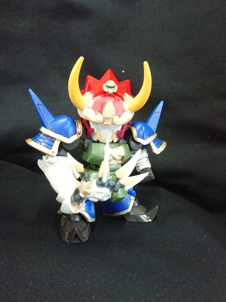 右手は自作することに。手の平は張飛の脚を半分にして使ってます。