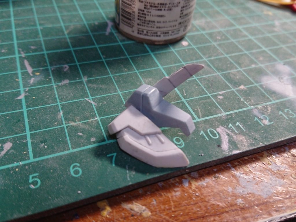 フロントアーマーも可動式に。これは可動の為というよりもポーズ決める為に追加した間接です。