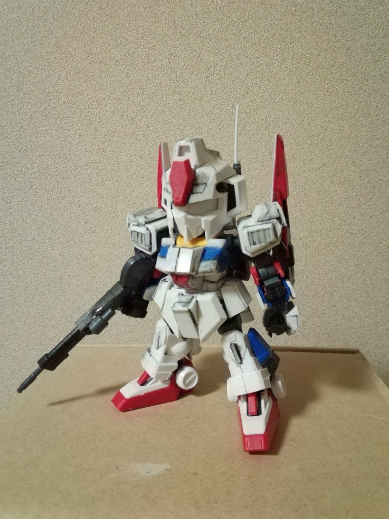 種キットはクロスシルエットのΖガンダム。それにクロスシルエットのガンダムやその他ジャンクパーツを組み合わせて製作しています。