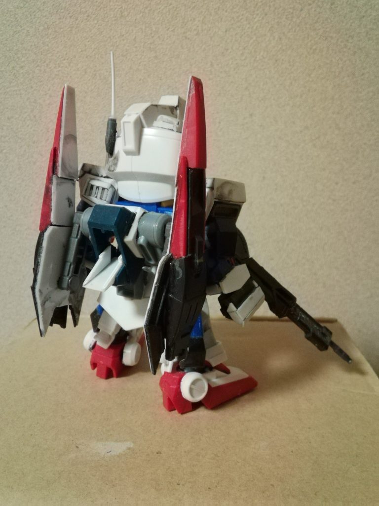 バックパックも、SDザクウォーリアやHGネモのジャンクパーツ等を利用しました。