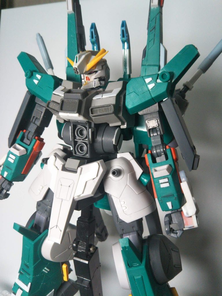 塗装前
元は3年くらい前から改造が止まっているモノを今の技術で仕上げました。
塗り分けは面倒でしたが、サイコガンダム味が出たので、苦労した甲斐はありました。
ブースとデジカメを導入し、前作よりもキレイにお見せできたかな?
ロケットパンチにフィギュアライズエフェクトを使っていますが、雰囲気出てて満足です。