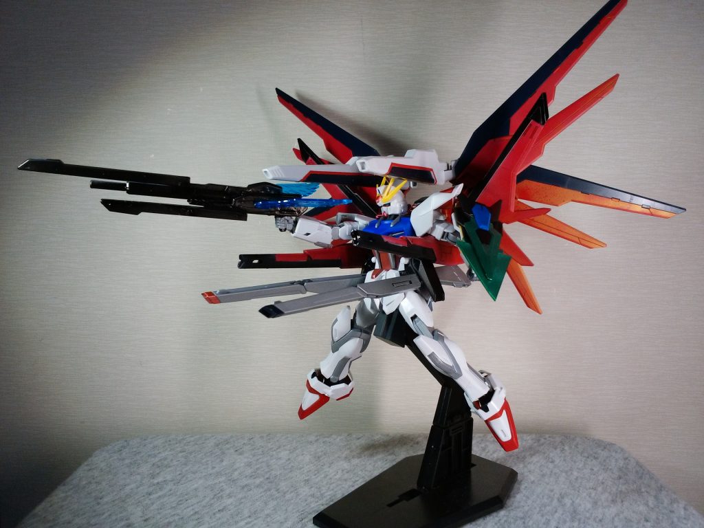 フリーダムストライカー装備時のハイマットフルバースト形態である。合計七砲による一斉射撃が可能である。