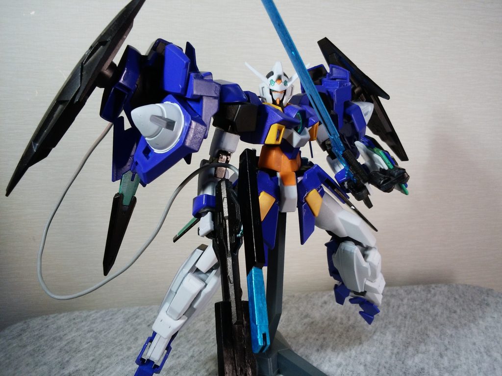 近接戦闘武器であるGNダイバーソードII
も切れ味が増してある｡