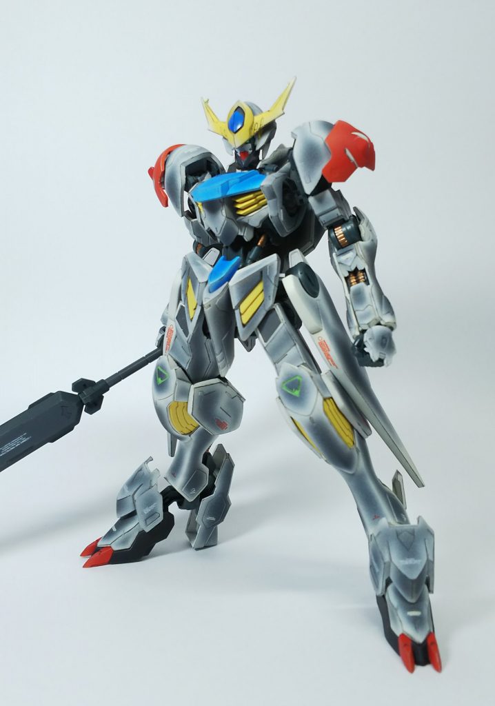 正面から
鉄血の雰囲気を出すために、やや重いカラーリングにしました。