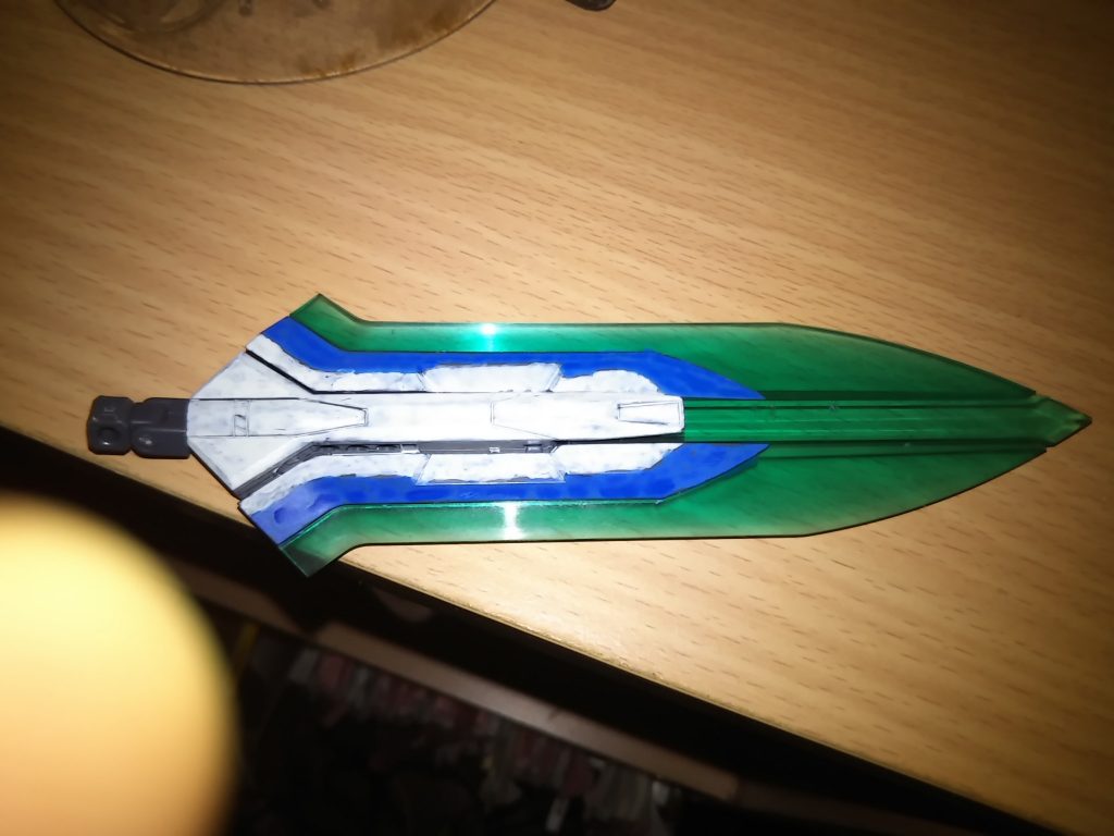 GNソードタクティカルアームズ元々イノ
ベーターのリボーンズの機体リボーンズガンダムの武器になる予定の兵器だったがリボーンズが嫌がったことでゼクスの機体トールギスⅣ(トールギスガンダム)
が接近戦だけでなく中距離･長距離攻撃も可能となり大剣･ロングソード二刀･ブラスター･アロー･ボウガンモードでウイングゼロライザー対抗する武器である。