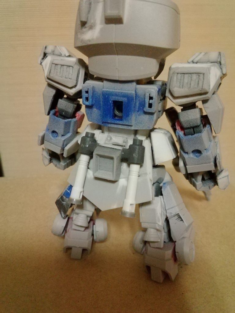 ビームサーベルは、クロスシルエットのガンダムのものを加工してそれらしくしています。ラック部分はボールデンアームズのジョイントパーツを流用しました。