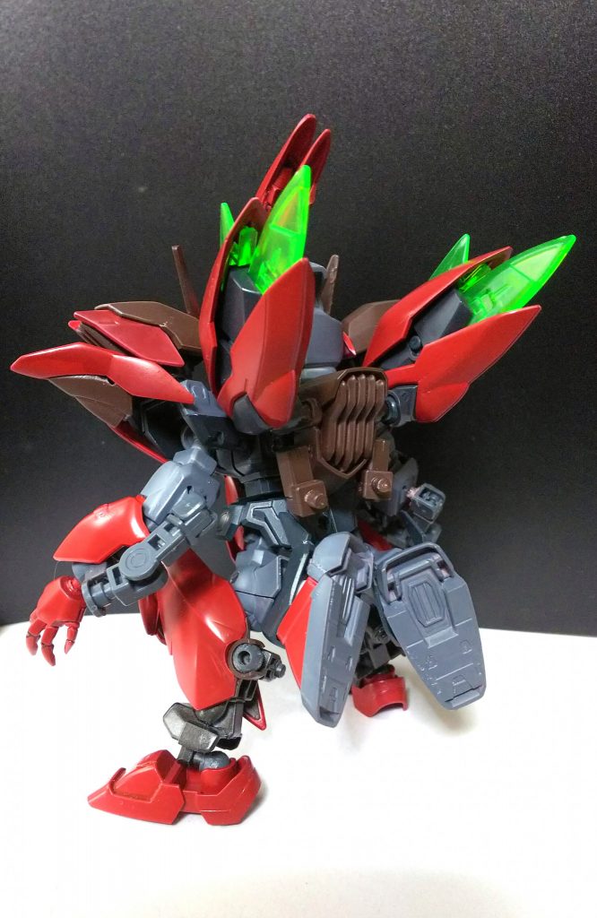 バックパックのクリアパーツ、ふくらはぎの部品、脚延長パーツ以外は差し替え無しで変形します。
腕の変形はかなり強引ですが・・・