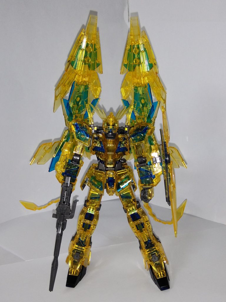 公開初日に早朝から並んで劇場限定ガンプラを買った後そのまま初回を観るのが近年のガンダム映画の恒例パターンになっていたり。