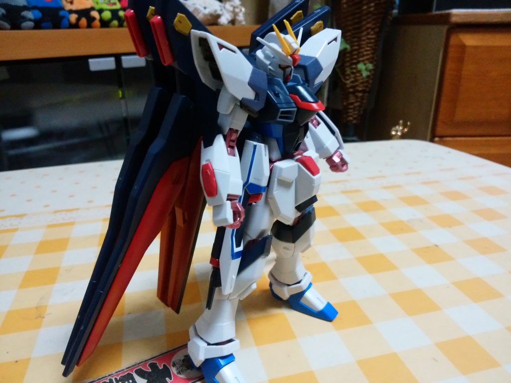 素立ちさせるとやっぱり後ろに重心行くからスタンド必須