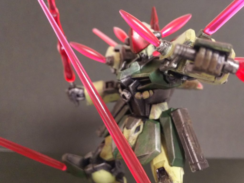 ビームの杭によるシールド、擬似的リアクティブアーマー効果がある。