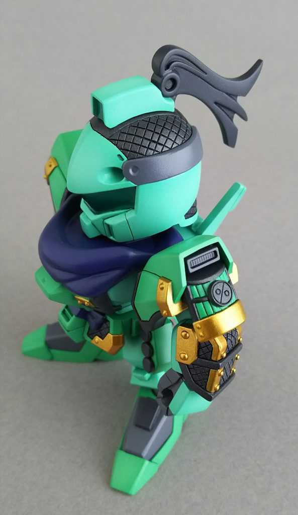 各鎧や頭部のモールドはデザインナイフとケガキ針で彫りました。