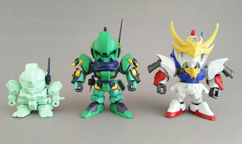 右はベースになった三国伝の趙雲ガンダム。
左の初期の300円キットのＢＢ戦士ジェガンを切り貼りして制作。