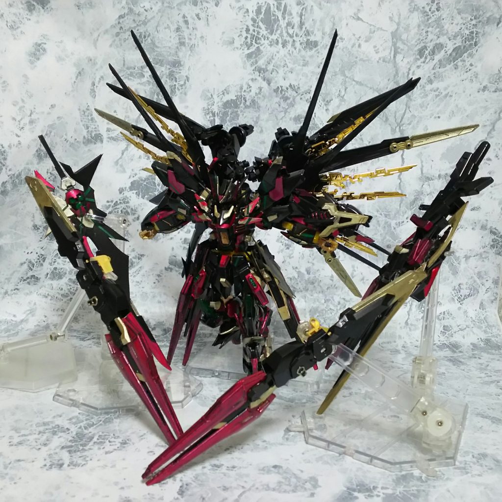 装備品の内でも最大火力を誇るのは砲剣ハバキリであり、砲身下部の長刃による剣戟戦も可能としている。
また、所謂必殺技として五影剣を自律機動させる事も可能。