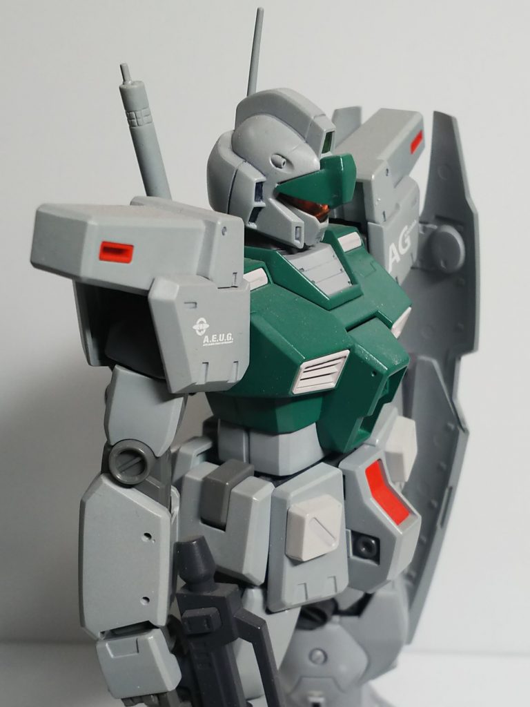 腰サイドアーマーもバカガンから。ノズルは埋めてジムっぽく。