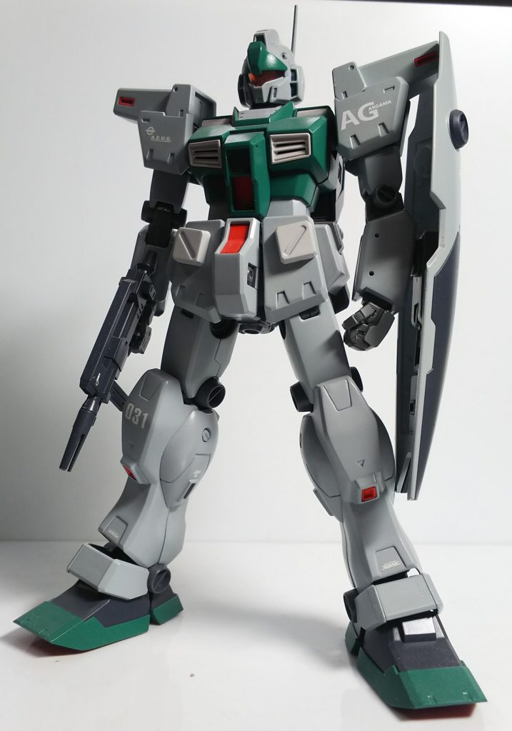 股関節位置を下げて幅増し。首を延長しました。