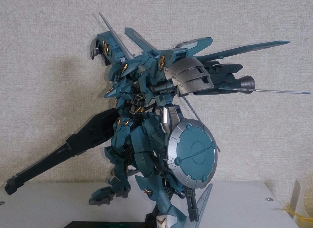 グレネードランチャーは右腕へ、左腕にはシールドガトリングを装備。大型ランスはいわゆるガンランスで、迫撃砲となっている。