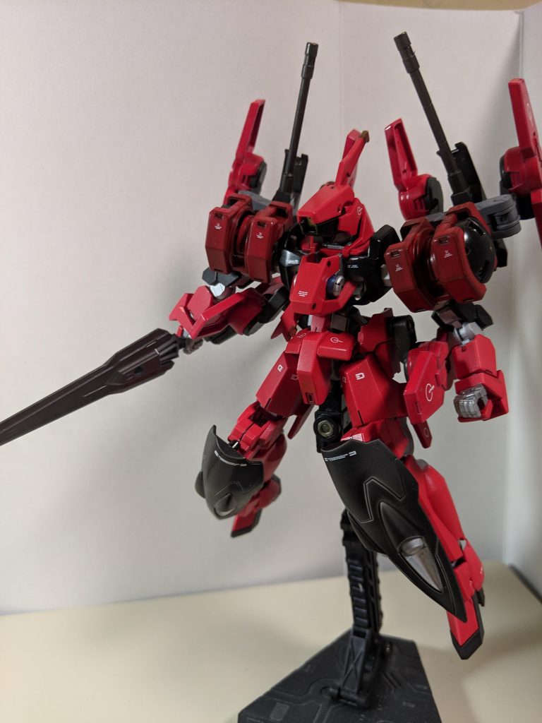 メイン武器はツインブレード(バインダーガン)です。膝につけた追加ブースターはキマリスヴィダールのものを使用しました。