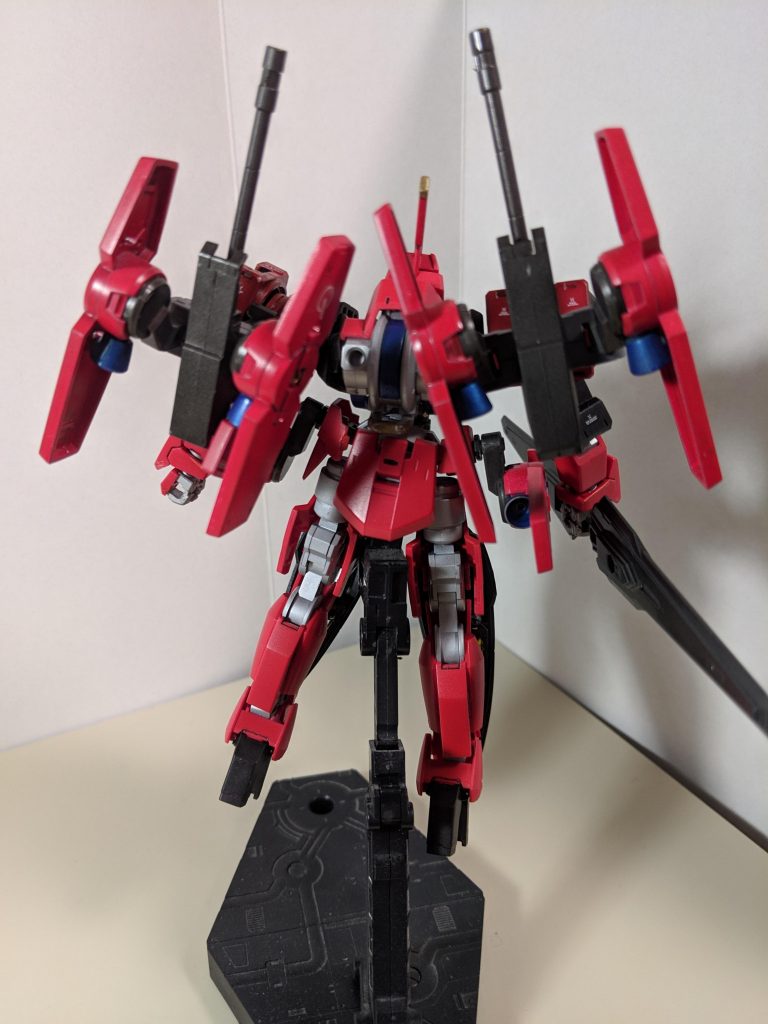 背面です。
バックパックに何か装備させようかと思いましたが、砲台に干渉するのでやめました。