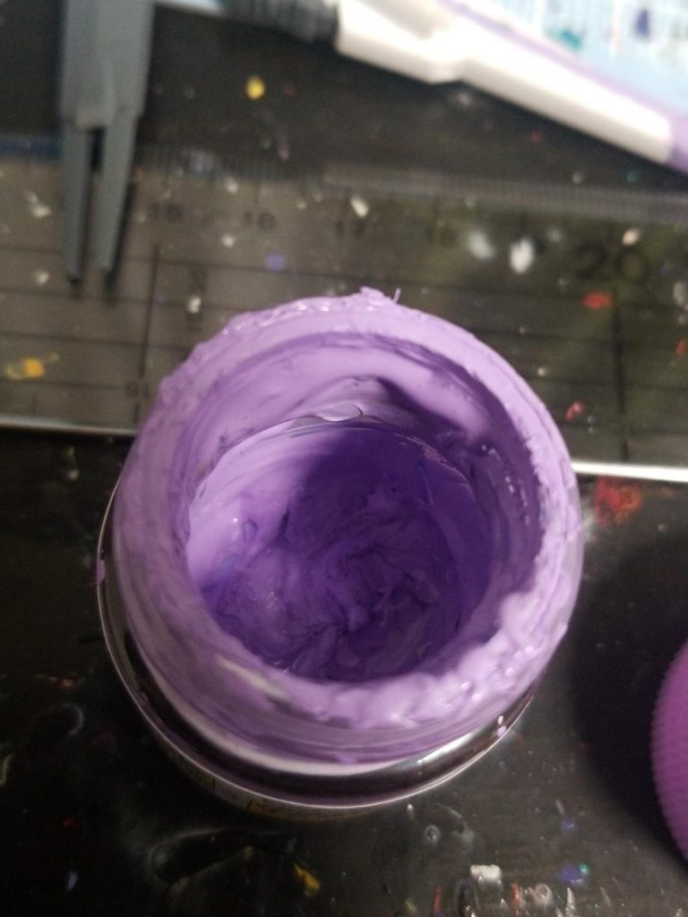 本当は紫で塗装したかったけど、塗料が何故か固まってしまって使用不可に
もしかしたら塗り直すかも
しかしこの現象はいったいなんぞや