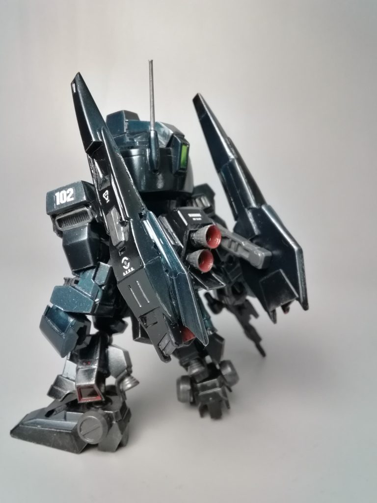 機体ナンバーは、ロベルト機をイメージ(劇中でクワトロ機が100番なので、アポリー機を101、ロベルト機を102と想定)
バインダーはクロスシルエットΖのシールドや背部スタビライザー等を組み合わせてそれらしい形状にしました。
リックディアスからの変遷が感じられる形状が出せていたら嬉しいです。