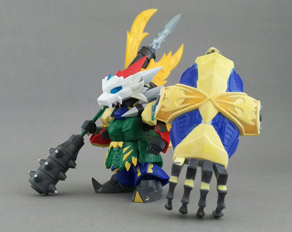 塗装前正面
改造点
兜…ゼロガンダムの物(ver.1&ver.2)をベースに張遼、関羽、虎燐魄の物を使って制作。
腕…上腕、下碗に殺駆頭、肩に真悪参、手首はゼロガンダム。
肩アーマーは真悪参と虎燐魄、天鎧装を使用。
武器…孫策、関羽、呂布の物を使って制作。
金棒トゲはプラ棒を埋込み先端をシャープにしました。
盾はリアアーマー(ゲルググ盾から制作)から、ガンプラバトルアームズのフレームを使用して接続。フレームの装甲はパテで制作。