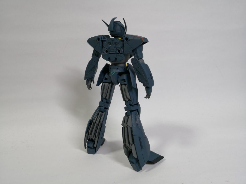 バックショットです。背負い物用のためのダボ穴をあけてます。ドリルで開けただけなので少し雑な加工です(汗)