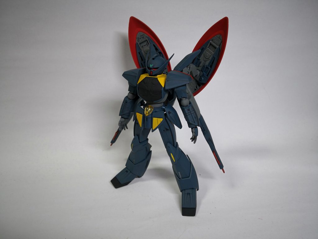 サポートメカとドッキングした状態。近接格闘型のビルダターンエーガンダムとは反対にロングレンジに対応しています。ただし、こちらはビームサーベルを装備していません。