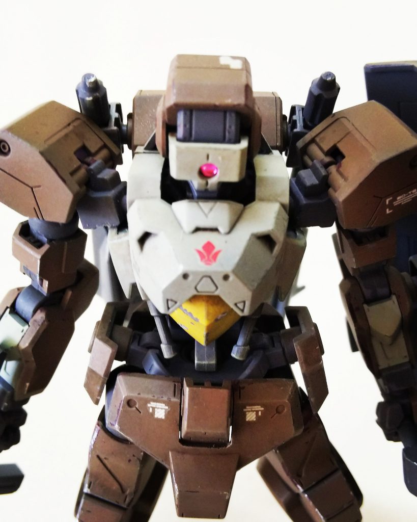 加工はバイザーのセンサーをクリアー化腰のサイドアーマー取り付け補強くるぶしのクリアランス拡大