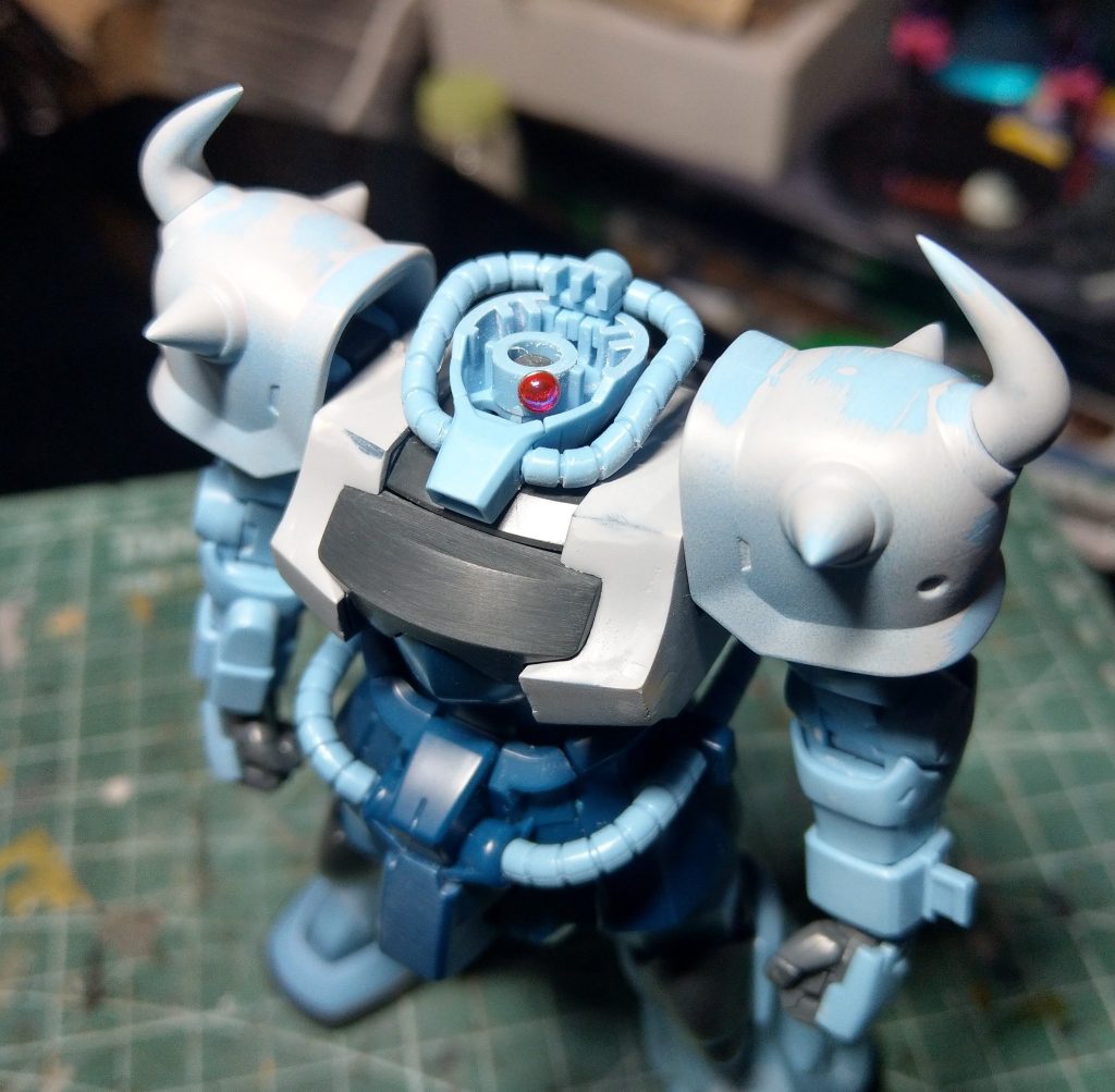 モノアイレールを外して接続軸にモノアイを付けています。