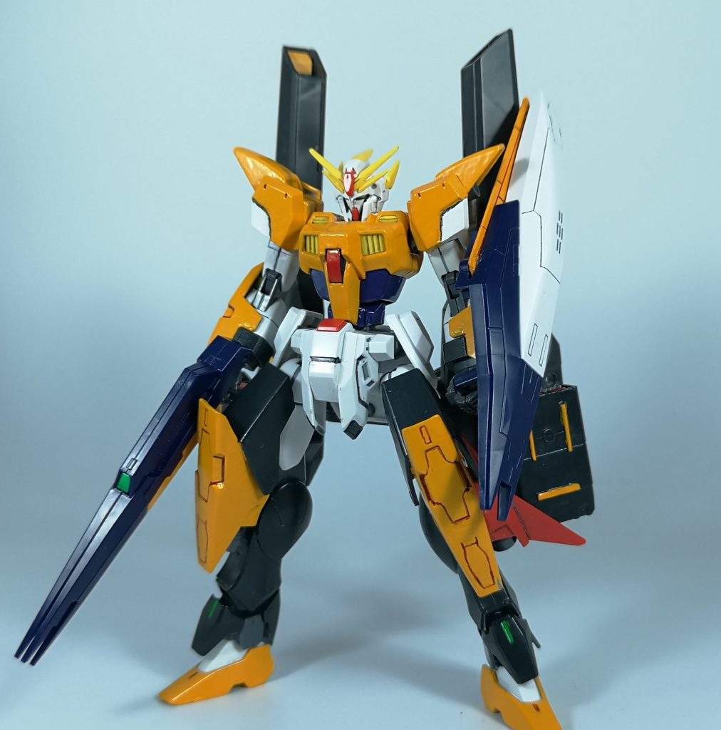 ガンダムウリエル
「神の炎」を意味する名前の天使ウリエルから名付けました
シャイニングガンダムに近いイメージで名付けておりますが、そもそも天使から名付けたのはダブルオー系を意識したからですね
本体の改造は主に体型を自分好みにいじるくらいで、使用したパーツもシャイニングブレイクの余剰パーツを利用しています(縮めた腹部の横や太ももがわかりやすいですね)