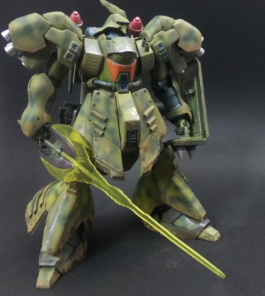 『ビーム・トマホーク』
やっぱりサザビーの手持ち武器といえばこれですね。
近接戦でスパイクシールドで殴りながらトマホークを振り回す姿を想像してしまう…格好良い…。

制作過程