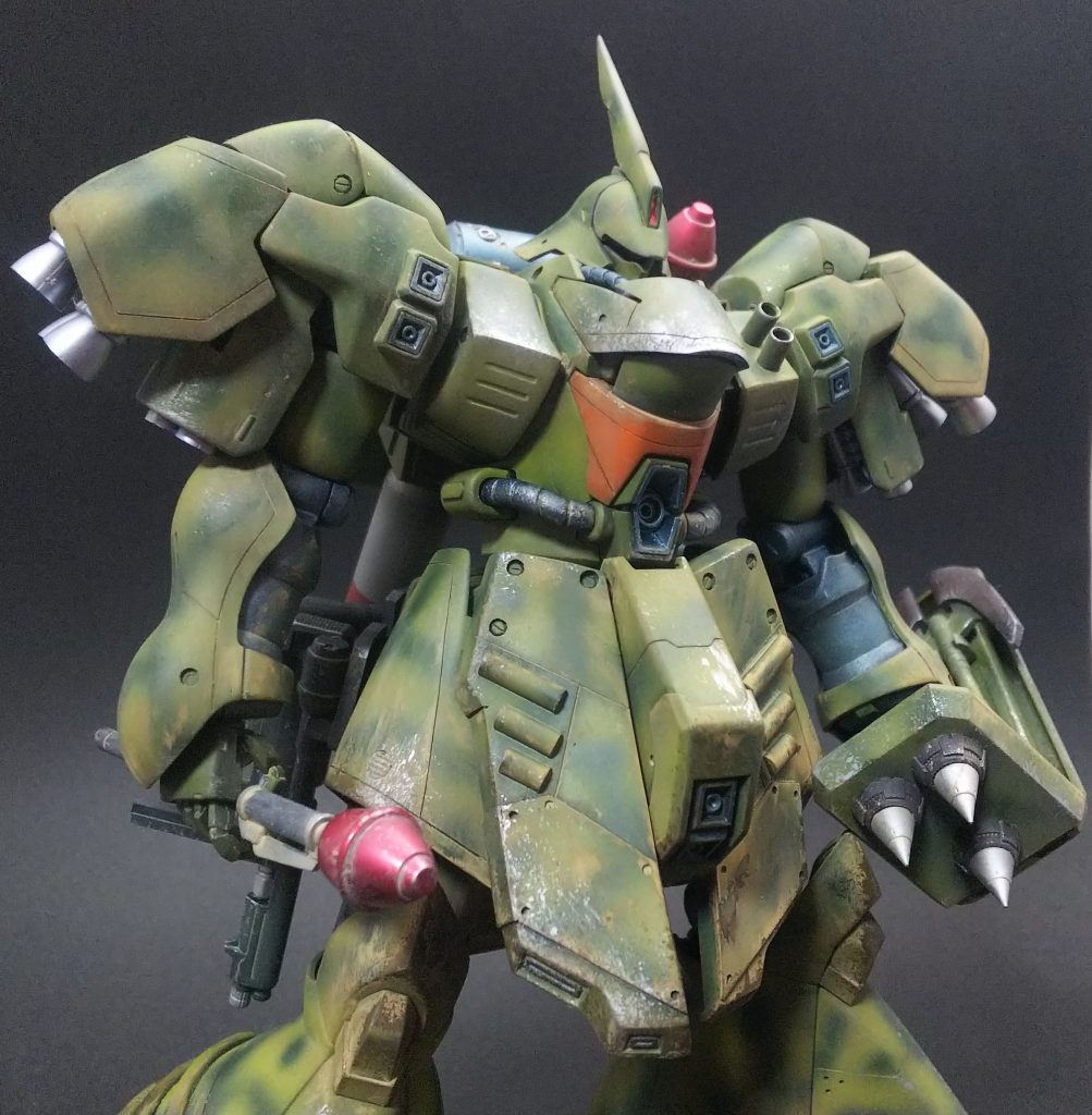 『シュツルムファウスト』
よく見る2枚目同様、1枚目もシュツルムファウストです。
HGUCギラ・ズールから持ってきたもので、命中精度を上げるためにグリップサイトが付いたものらしいです。
敵の重要拠点を破壊するための切り札としてグリップサイト付きを所持しています。