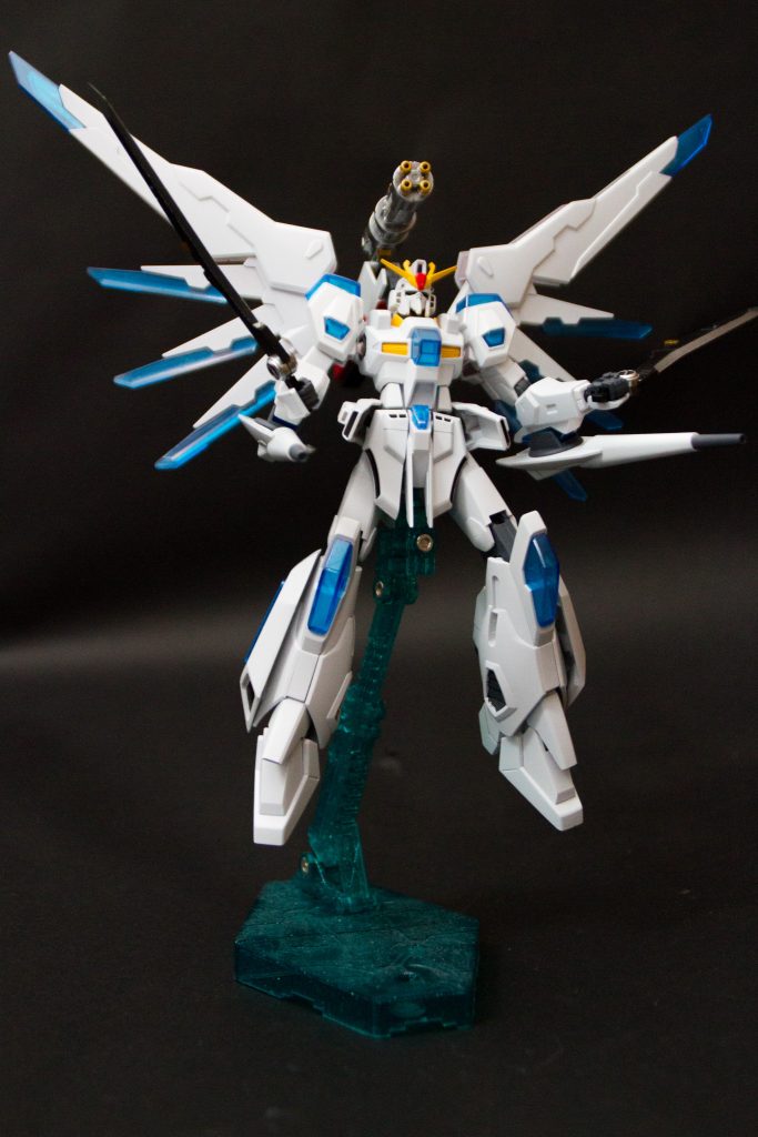 フルバースト
ウィング部のクリアパーツからはガンダムレギルスのようなビームのファンネル
「フェザーファンネル」を展開できる。
敵機に追従し突進していく。