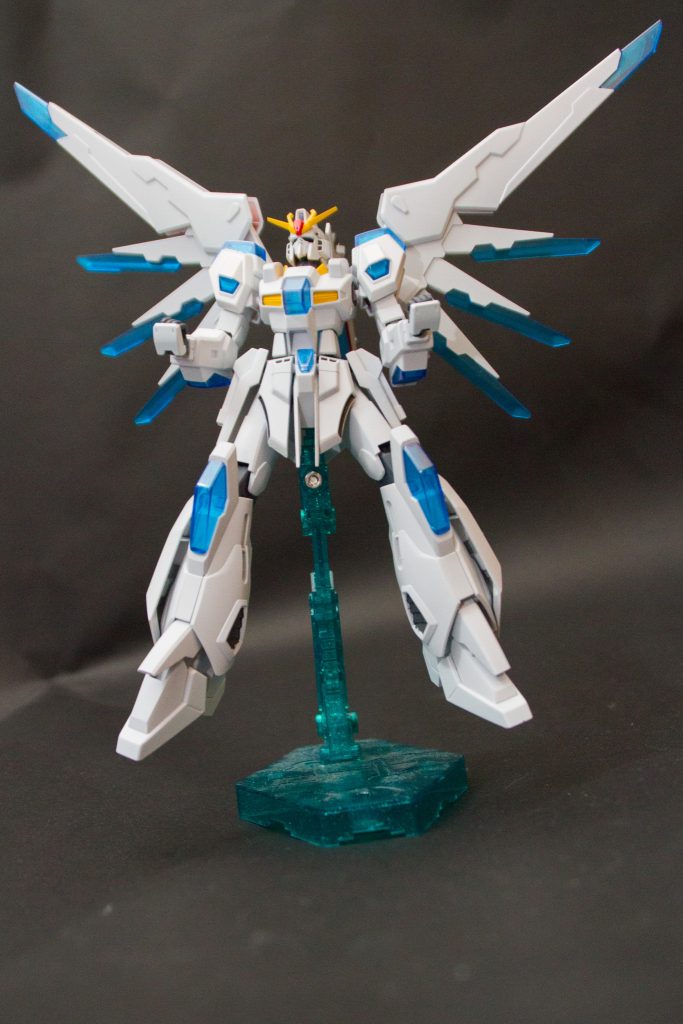 フィニッシュムーブ(必殺技)
パーティカルスカイブルーオーバードライブ
格部クリアパーツから胸部中心までに粒子を圧縮し放出する技。
シールドやフィールドで防御するにしても貫通しダメージを与える。
名前は某人気少年漫画からいただきました。