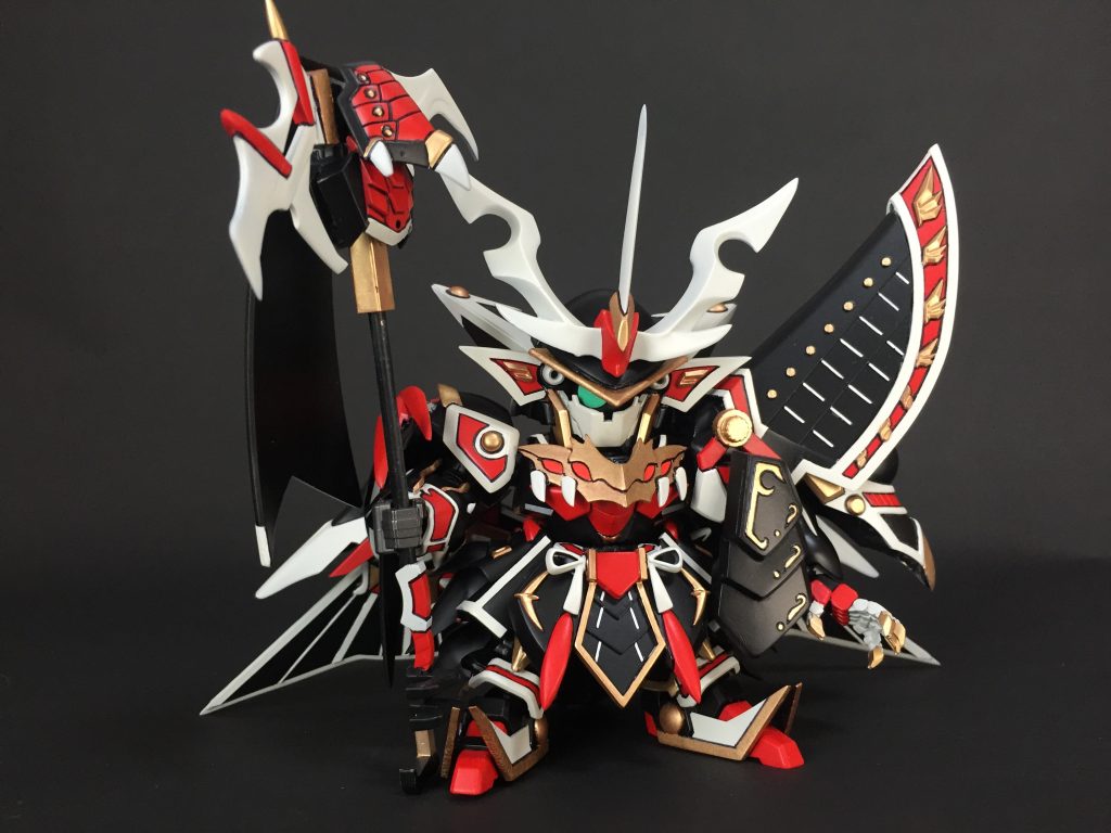 魔力を増幅させる錫杖、ファントムスタッフが武器。