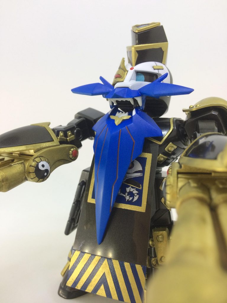 連動してあご髭が下り牙をむくギミックを仕込みました。