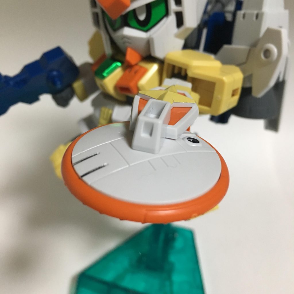 レドームシールド、バズソーモード。レドーム内には回転ノコが内蔵されており、これを展開したバトルバズソーを用いて格闘戦に対応する。