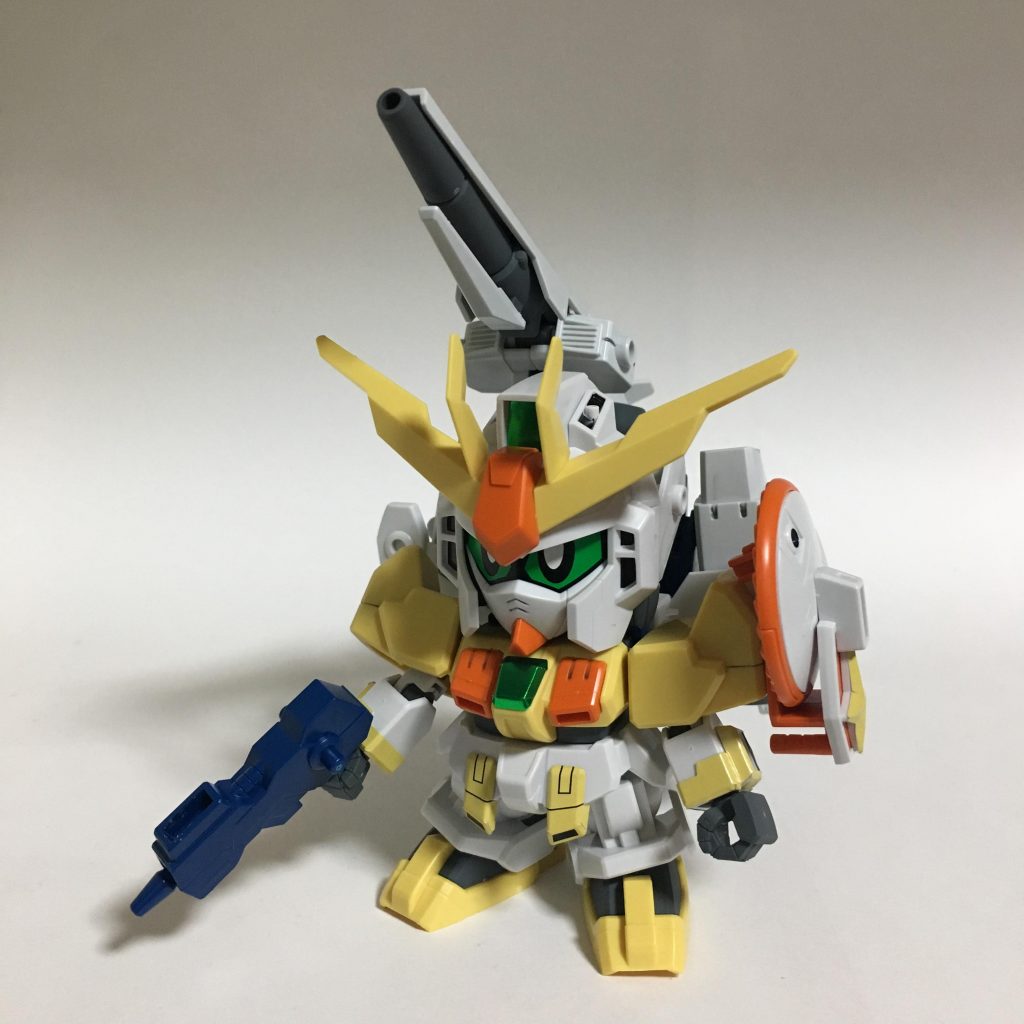 MS形態、正面。攻撃力、防御力、機動力といった各能力のバランスに優れる形態。