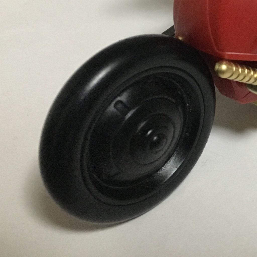 前輪。体当たり攻撃の際にそのまま武器になる。