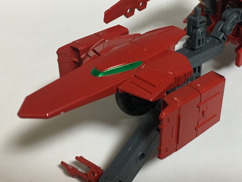 プラズマエンジン、その1。後方に4機搭載する特殊動力。側面にも2機搭載しており、これらの動力により、地形を問わずして超高速で走行することができる。