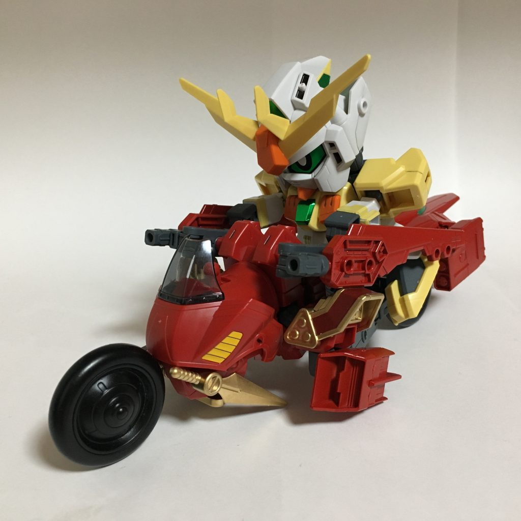 開発秘話。ある日、レディからガンプラによるレースイベントが開催される話を聞いたフミナ。最初は一緒に喜んでいたが、その後、「自分もそのイベントに参加する。」と言い出したため、レディから「レースに勝つためには自身のガンプラをあらゆる地形に対応させる必要がある。」と助言を受け、レッドペガサスの設計図を託される。こうしてフミナ仕様のレッドペガサス2号機が完成したのであった。