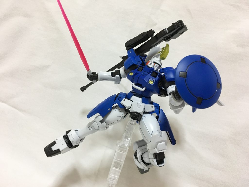 太もも横のパーツは太ももに接続するのではなく、MGを参考にサイドスカートに接続するようにしました。リーオーの可動域を活かせるようにできた。