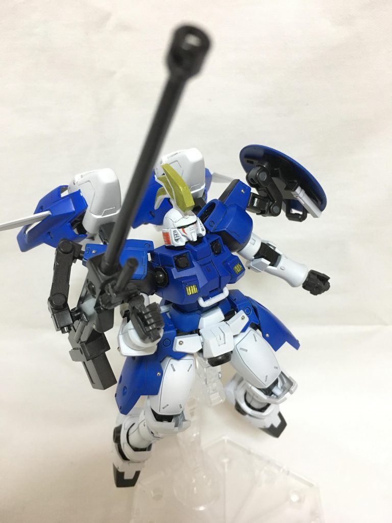 トサカは一番手前のブロックだけ両側に0.5ミリプラ板を貼って厚くしました。
手首の腕側のパーツは上下入れ替えて実質1ミリ延長。