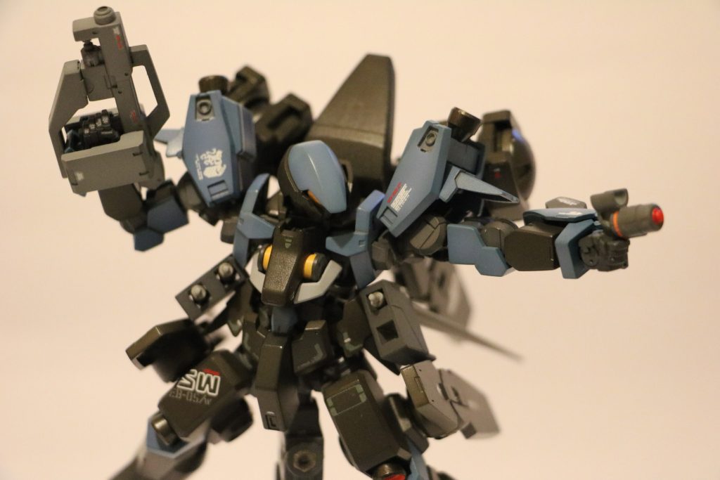 ショートライフルにグレネードランチャーを付いている。グレネードランチャーは独立運用可能である。